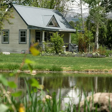 Apple Orchard Inn-2
